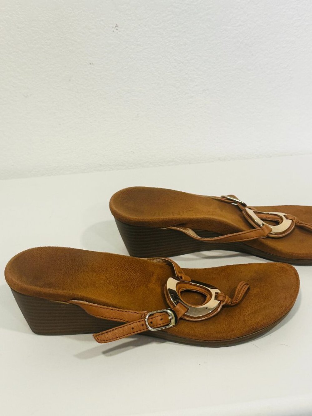 Vionic Park Orchid Thong Wedge Sandals Brown Leather Adjustable Ring Strap Sz 7
